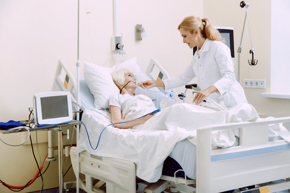 a woman taking care of a old woman to illustrate respiratory therapist salary